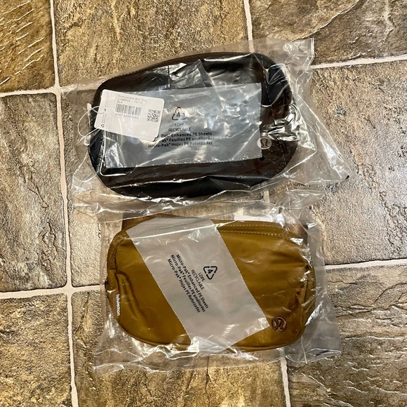 Lululemon Everywhere Belt Bag - Authentic, NWT - Black, Burnt Caramel - Picture 12 of 15